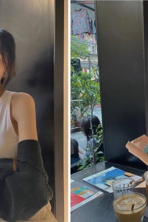 Thiếu nữ dù bận rộn vẫn bị bạn trai cuốn vào những phút giây nóng bỏng